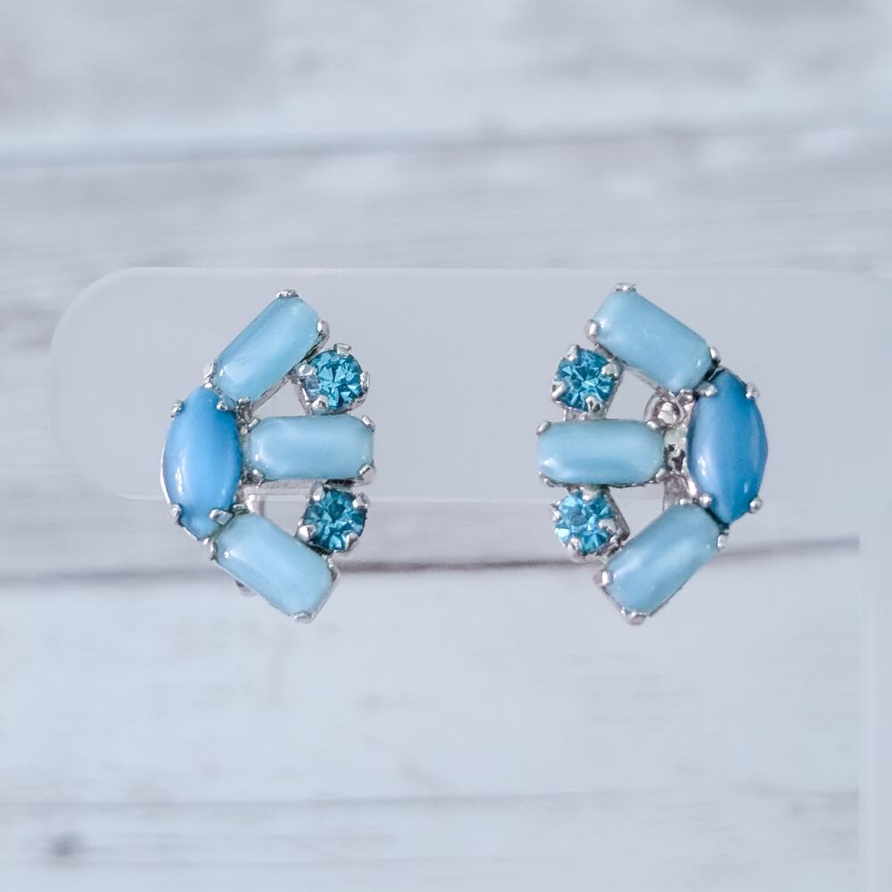Vintage Screw On Earrings Bright Blue Really Pretty Regal